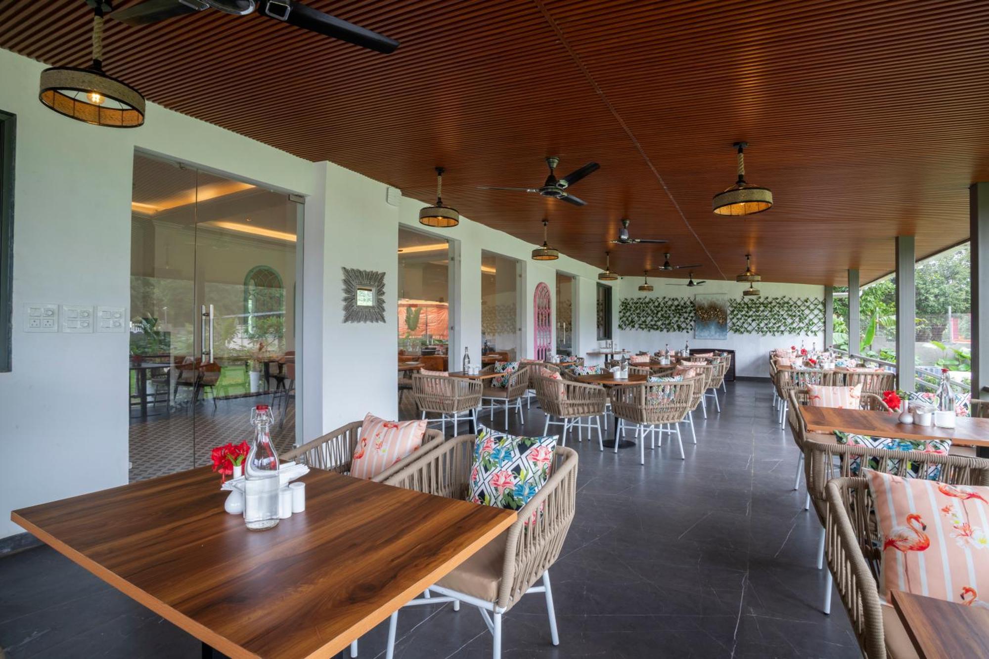 Stone Wood Hotel Amboli Exterior photo