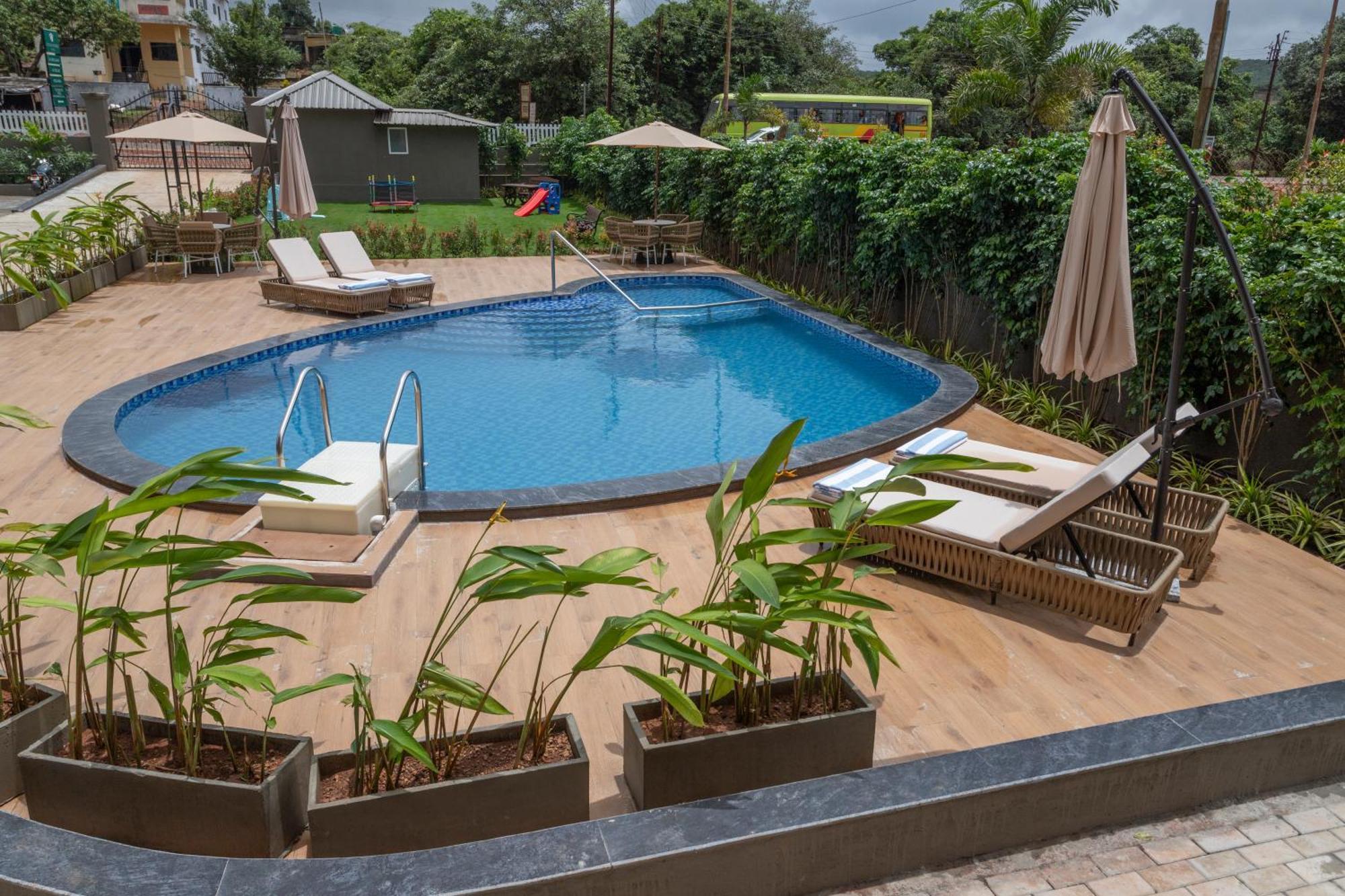 Stone Wood Hotel Amboli Exterior photo