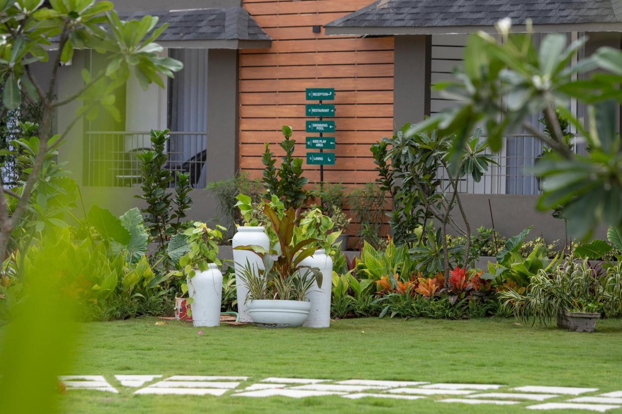 Stone Wood Hotel Amboli Amboli  Exterior photo