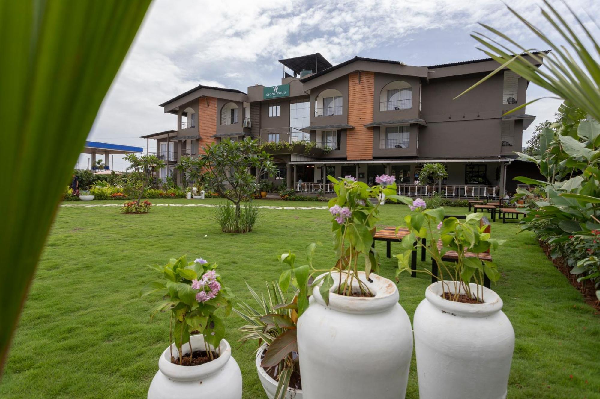 Stone Wood Hotel Amboli Amboli  Exterior photo
