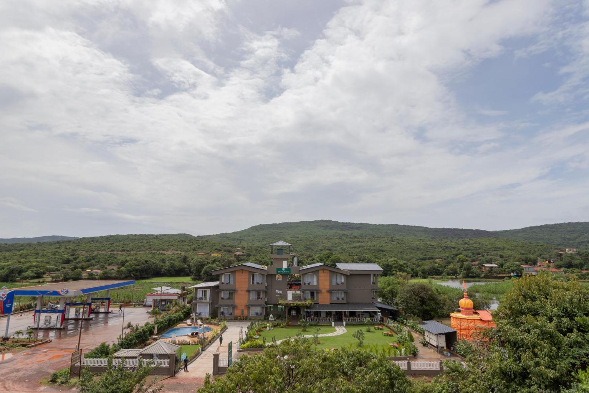 Stone Wood Hotel Amboli Amboli  Exterior photo