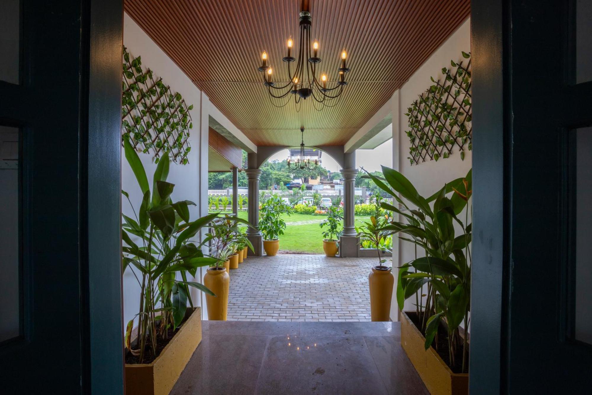 Stone Wood Hotel Amboli Amboli  Exterior photo