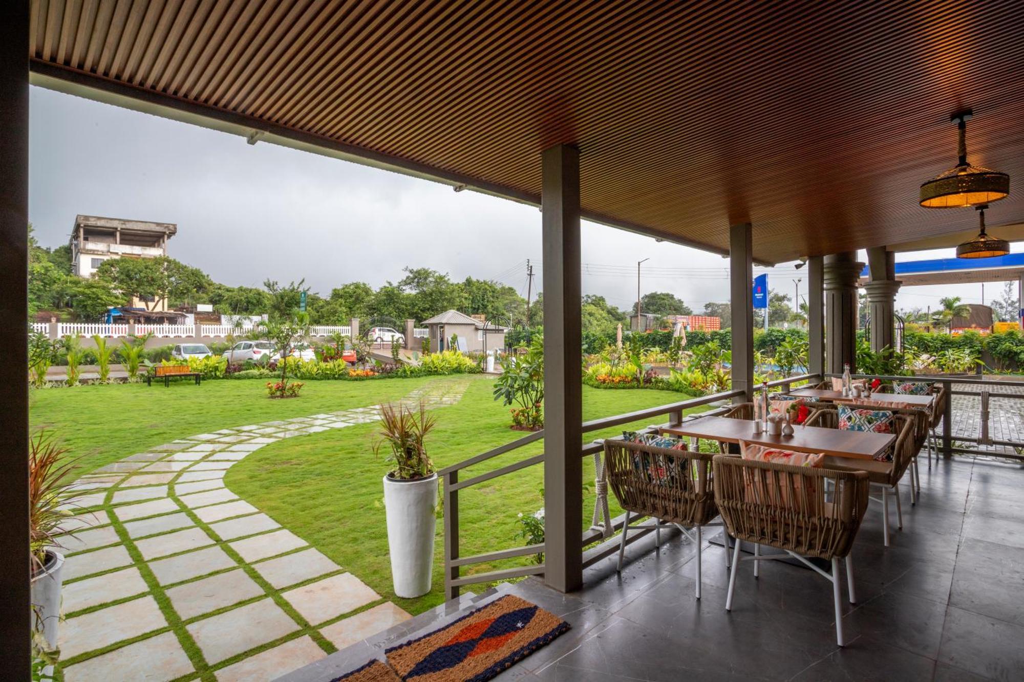 Stone Wood Hotel Amboli Amboli  Exterior photo